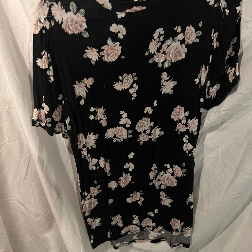 Maurices Black Floral Short Sleeve Top